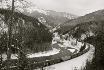 BNSF oil trains along the Middle Fork Flathead River. | Photo: Roy Luck (flickr)