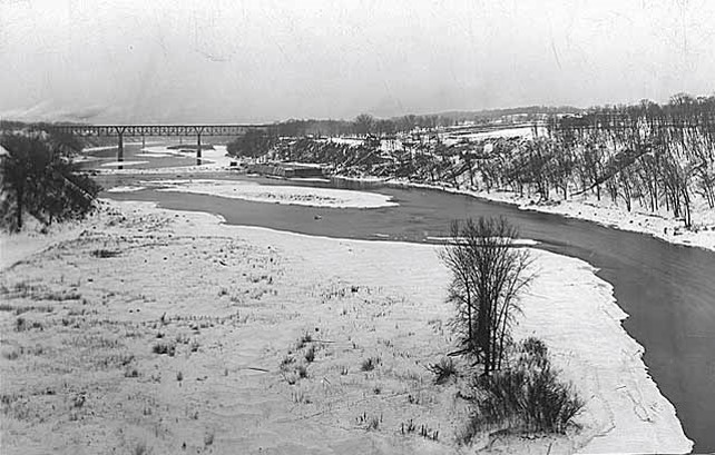 Mississippi Gorge near the Lake St. Marshall Ave. Bridge | Minnesota Historical Society