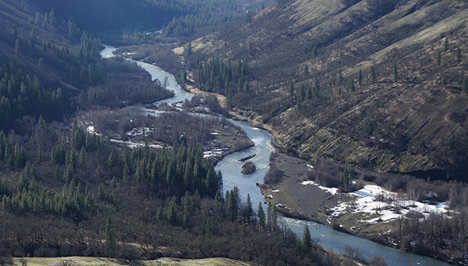 The Klickitat River Canyon is home to large expanses of oak savanna habitat. | Photo: David Patte/U.S. Fish and Wildlife Service