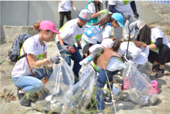 Great Los Angeles River Cleanup | Photo by William Freas