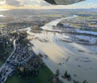 Flooding upstream of Mt Vernon on the Skagit river | Photo Credit: Brandon Parsons, American Rivers with aerial support by LightHawk.