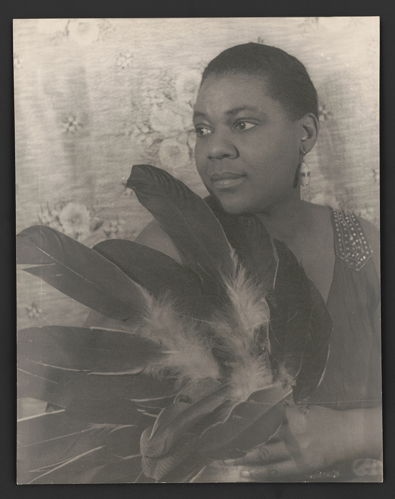 Portrait of Bessie Smith holding feathers | Photo by Carl Van Vechten, courtesy of the Library of Congress