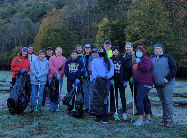 Honor Long Man 2021 Group Photo Honor Long Man 2021 River Cleanup - Photo by