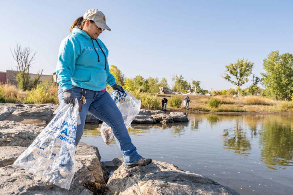 American Rivers and Nite Ize St Vrain River clean up, Colorado | J Houston