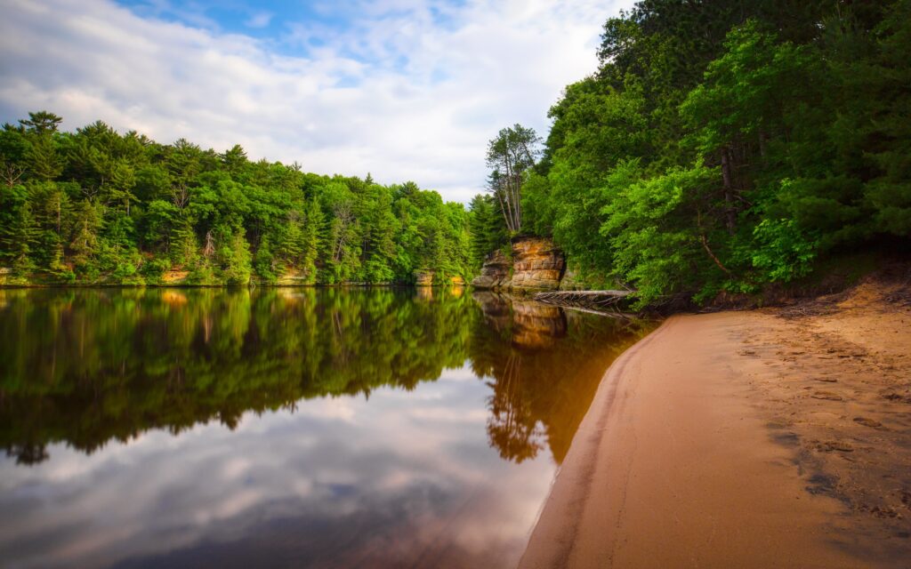 Wisconsin River | Dave Hoefler @ Unsplash