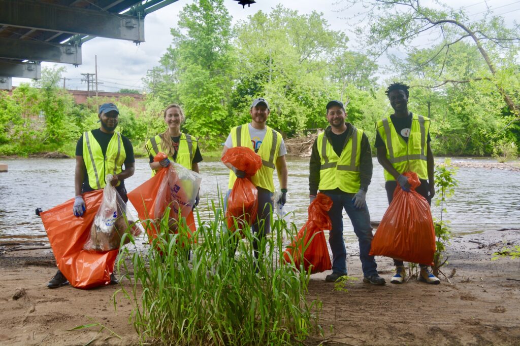 Verizon's 2022 Basking Ridge Cleanup | Photo by Stella Campbell